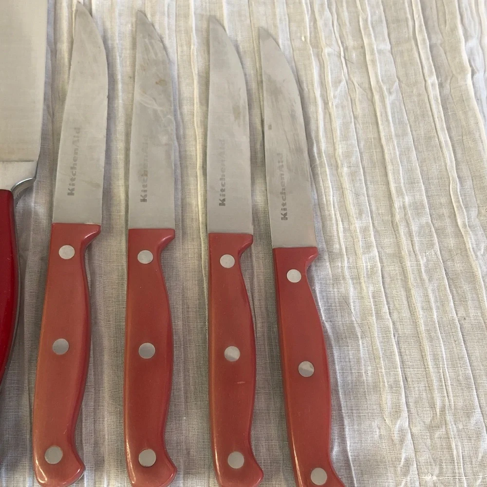 KITCHENAID Knife Block set of 7- red steak knives Chef knife, Santoku, Serrated